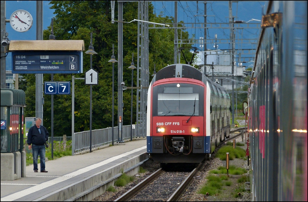 The RABe 514 018-1 is arriving in Pfffikon SZ on September 12th, 2012.