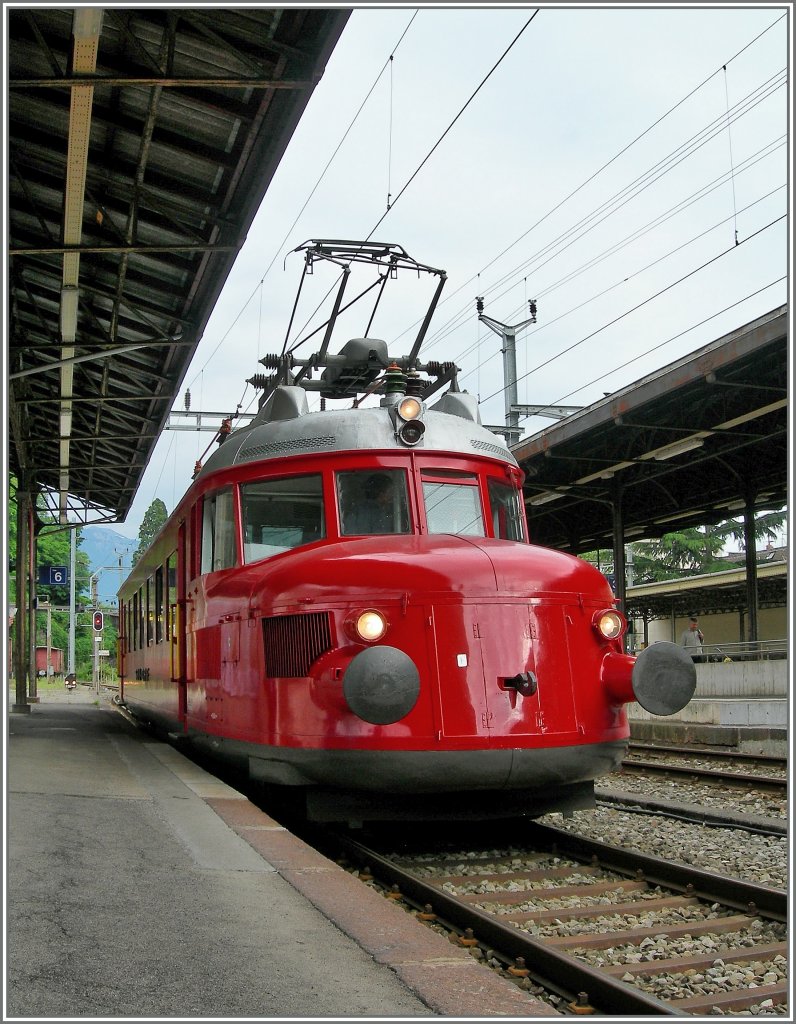 The RAe 2/4  Rote Pfeil / Red Arrow  in Vevey. 
12.06.2010 