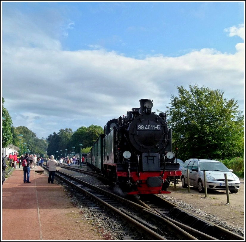 The  Rasender Roland  is leaving the station of Binz (LB) on September 22nd, 2011.