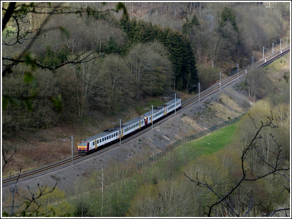 The RB 3235 Wiltz - Luxembourg City is running between Wiltz and Merkholtz on April 16th, 2012.