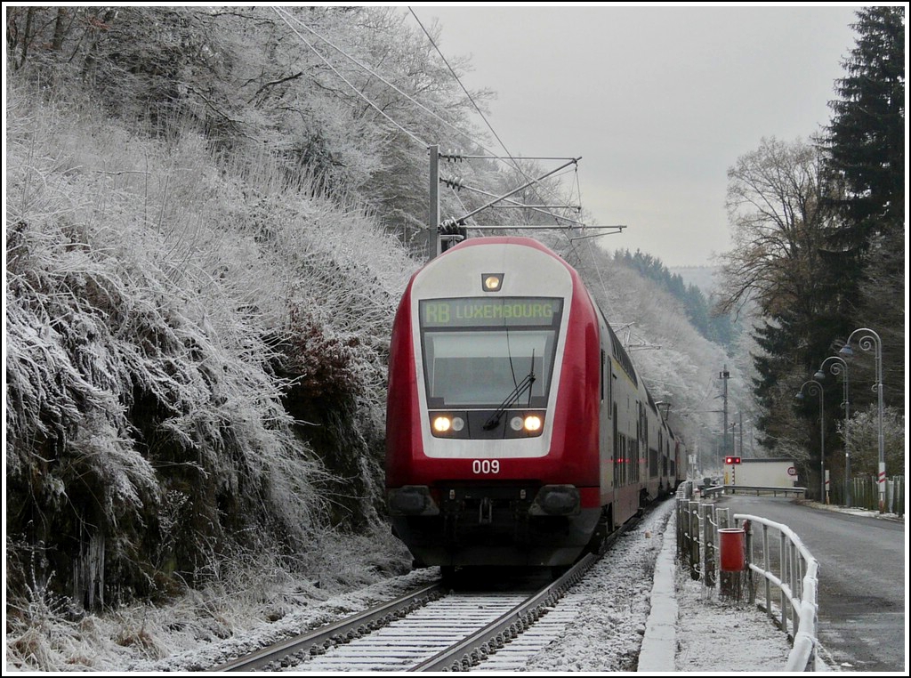 The RB 3238 Wiltz - Luxembourg City is arriving in Kautenbach on the cold December 25th, 2007.