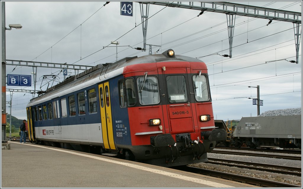 The RBe 540 016-3 is the local train service 4309 from Palzieux to Romont. 
27.05.2011