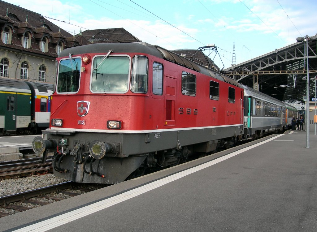 The Re 4/4 II 11132 with a special train to Lourdes in Lausanne. 
20.05.2010