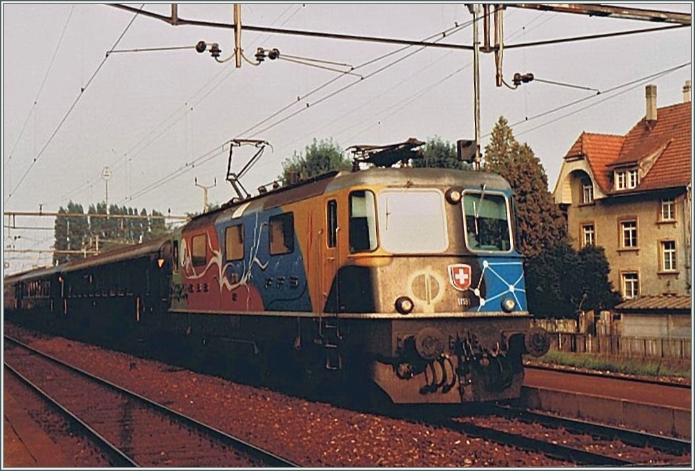 The Re 4/4 II 11191 in the social Art Decoration with a fast train in Grenchen Sd.
27.08.1984/scanned picture
