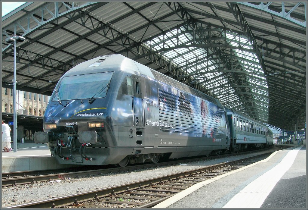 The Re 460 019-3 in Lausanne.
10.06.2011