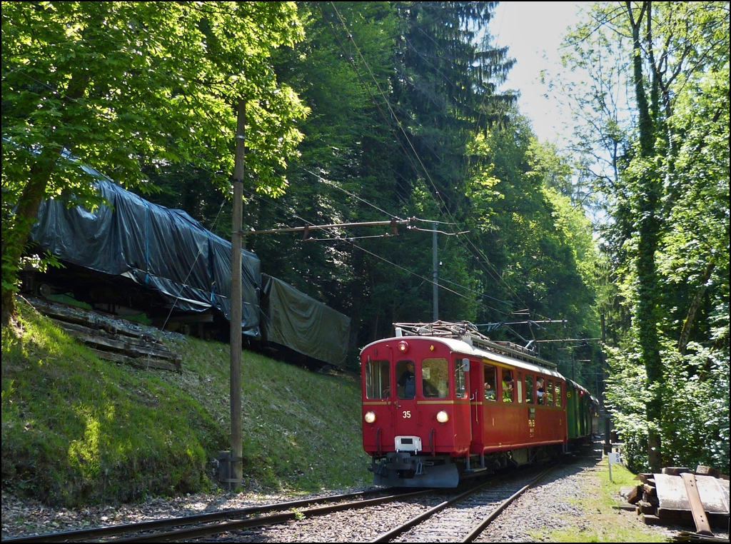 The RhB ABe 4/4 N 35 photographed in Chaulin on may 27th, 2012.