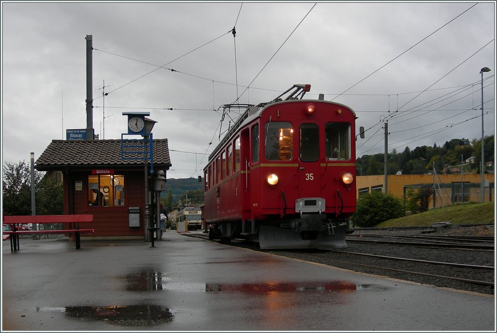 The RhB ABe 4/4 N 35 in Blonay. 
08.10.2011