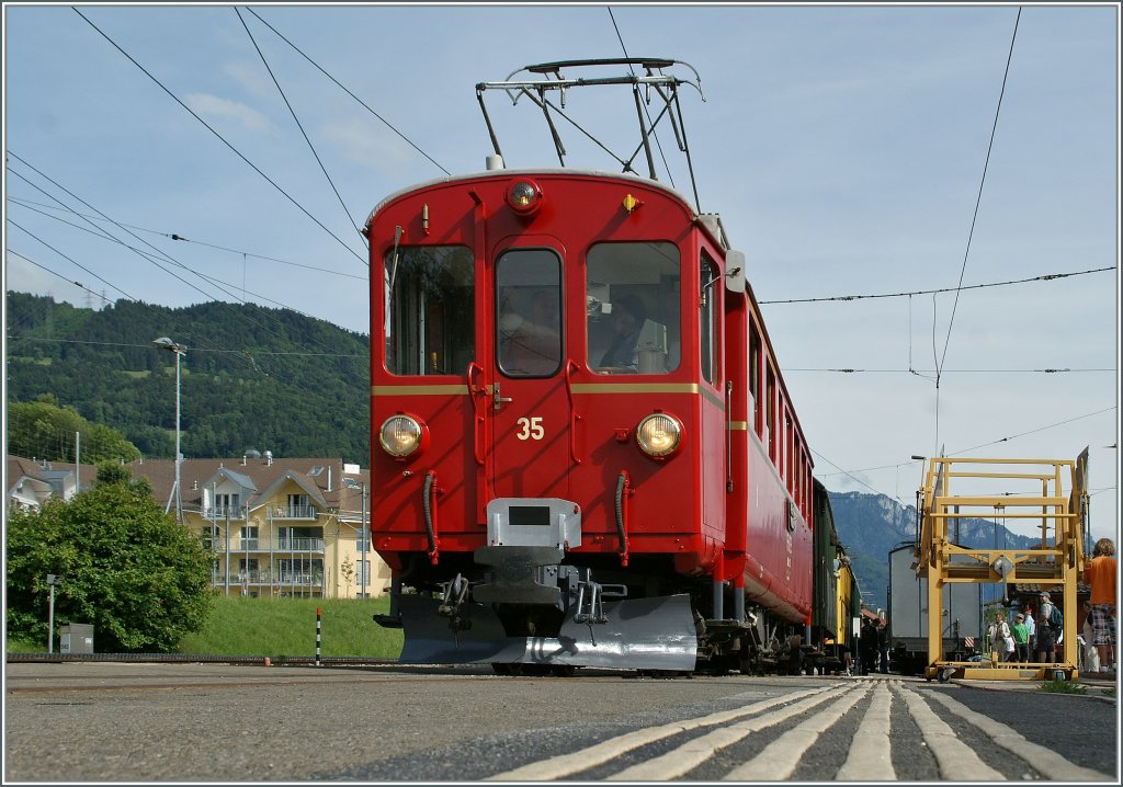 The RhB in Blonay by the B-C: ABe 4/4 N 35 is arrived from Chamby.
12.06.2011