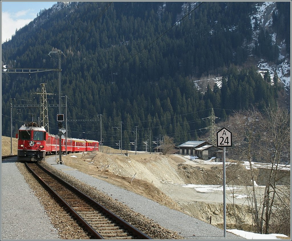 The RhB Ge 4/4 II N 613 approaching Rabius Surrein. 15.03.2013