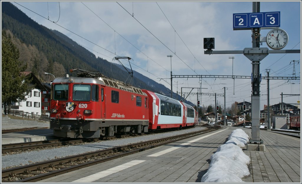 The RhB Ge 4/4 II 620 with his Glacier Express is arriving at Disentis.
15. 03.2013