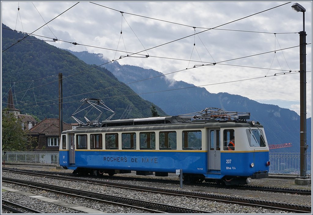 The Rochers de Naye Bhe 2/4 207 in Glion.
16.09.2017