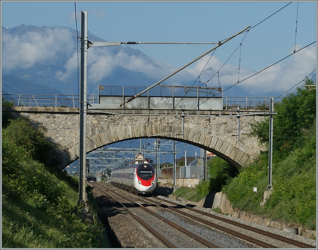 The SBB ETR 610 on the way to Venezia .
By Chamoson, 22.07.12