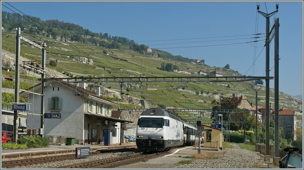 The SBB Re 460 003-7 with an IR by Rivaz. 03.10.2011