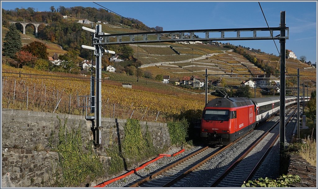 The SBB Re 460 018-5 with the IR 1823 on the way to Brig by Lutry. 
03.11.2017