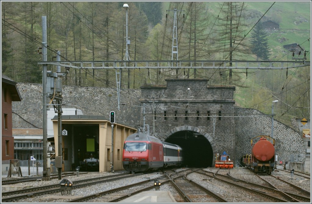 The SBB Re 460 059-9 with his IC is going into the 15km long Ltschberg-Tunnel.
04.05.2013
