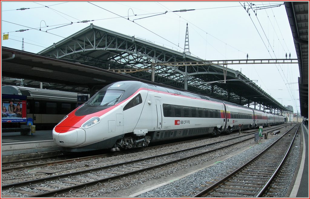 The SBB White Train III: SBB ETR 610 to Milano in Lausanne. 
14.10.2010