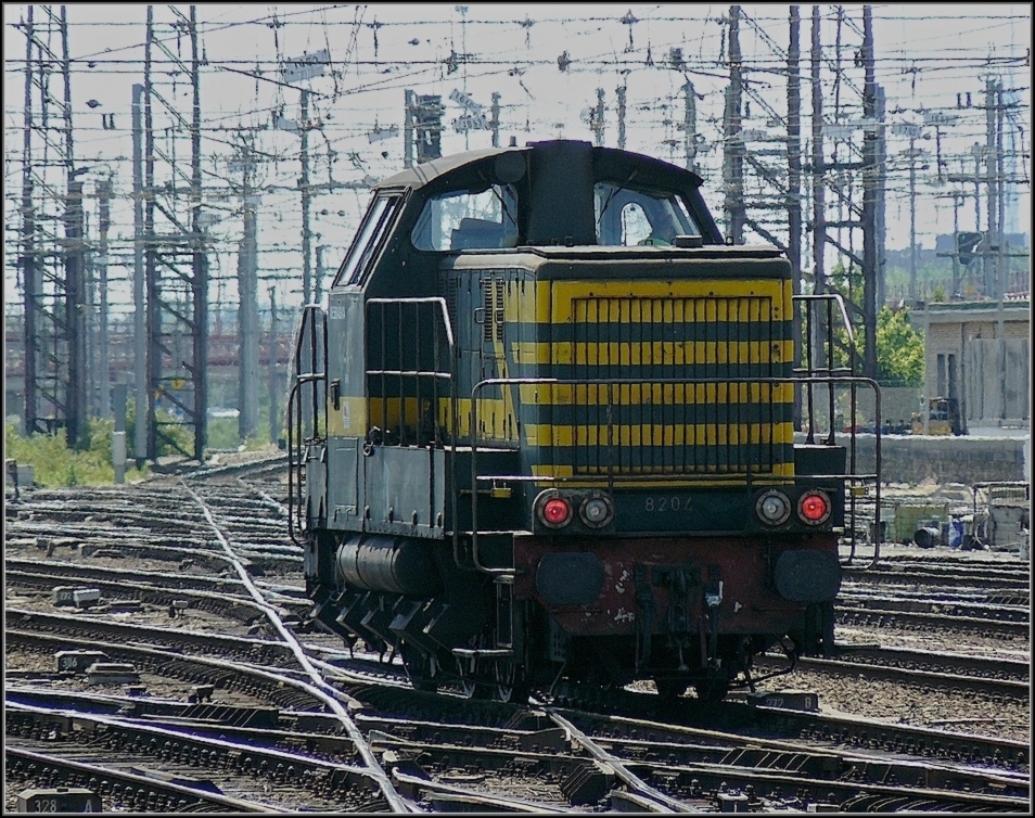 The shunter engine 8202 pictured in Bruxelles Midi on May 30th, 2009.