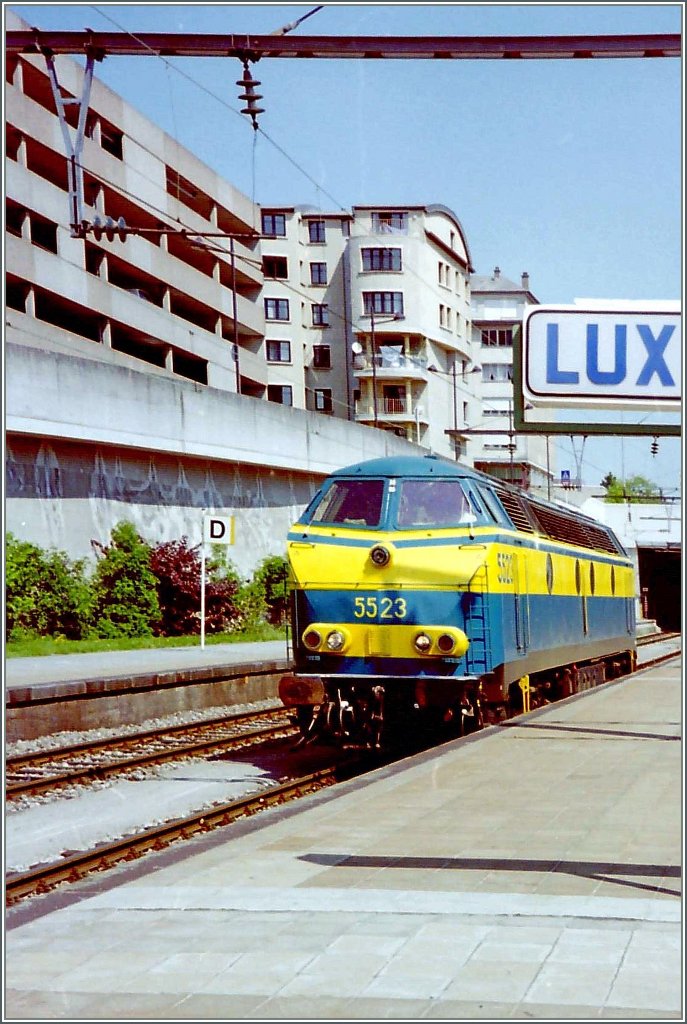 The SNCB/NMBS 5523 in Luxembourg City. 
13. 05.1998