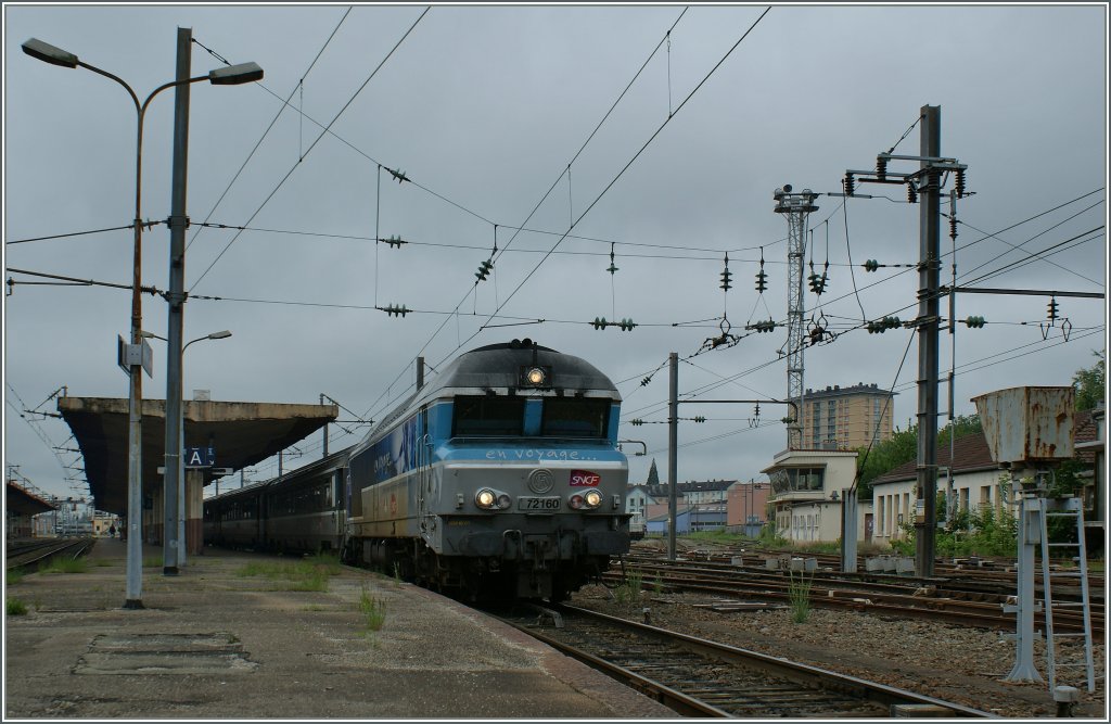 The SNCF 72 160 is leaving Belfort on the way to Paris. 
22.05.2012