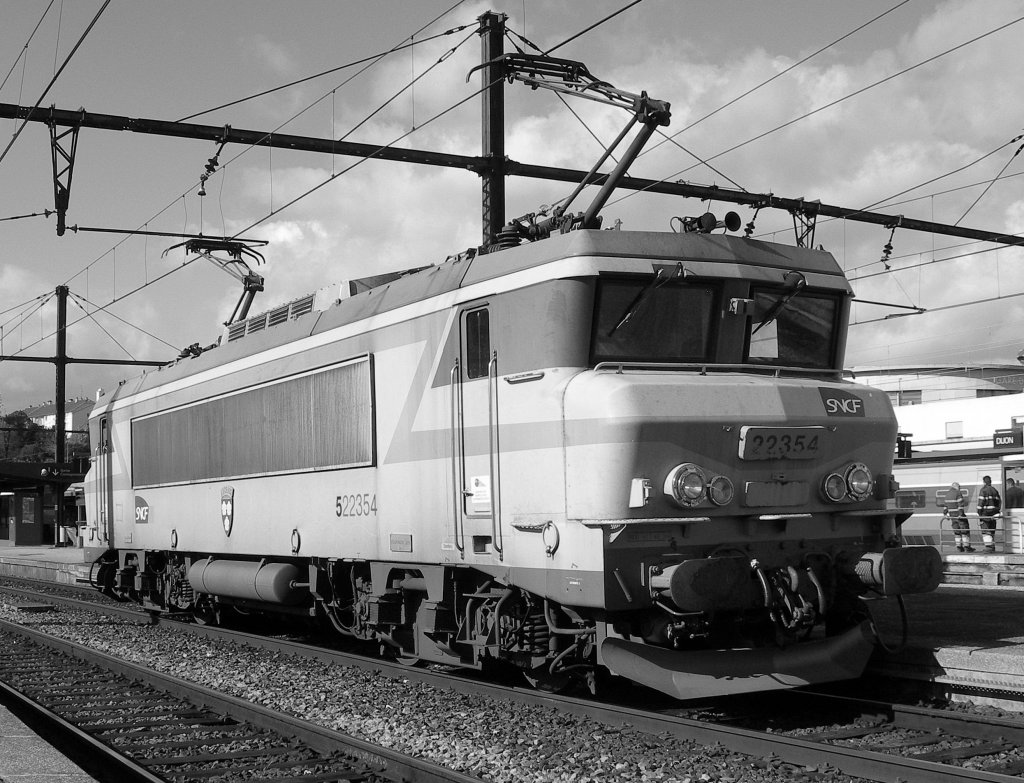 The SNCF BB 22354 in Dijon. 
24.10. 2006