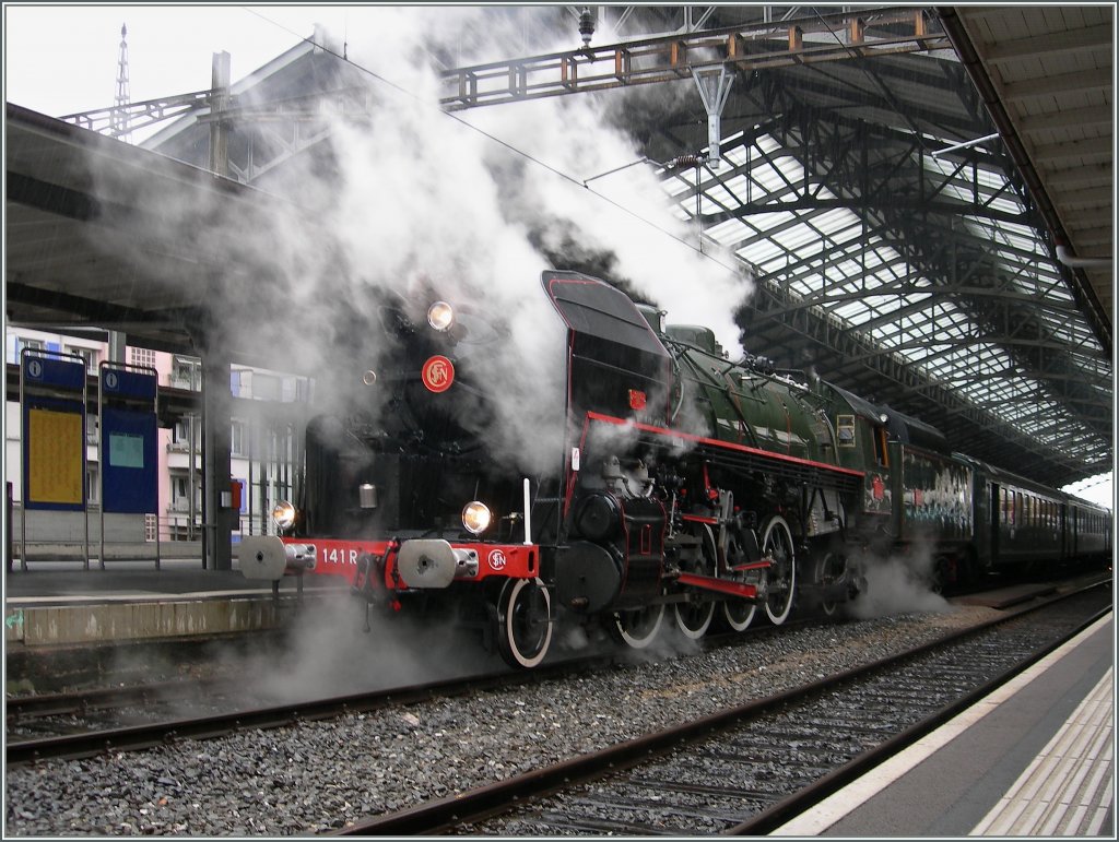 The SNCF Steamer 141R124 in Lausanne.
08.10.2011