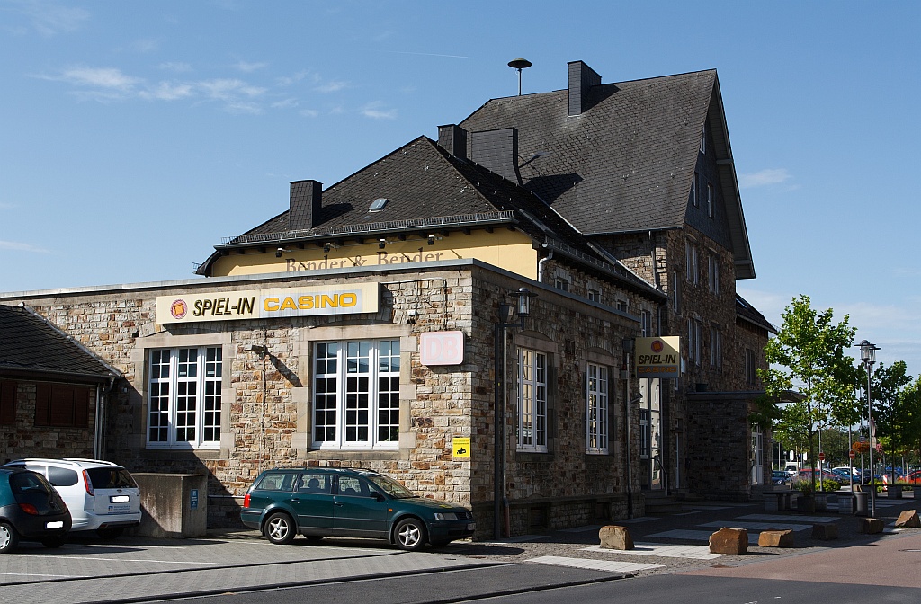 The station Altenkirchen (Westerwald) on 11.08.2011. The station building is, unfortunately, like many here on the in addition to rail lines, no DB-building more.