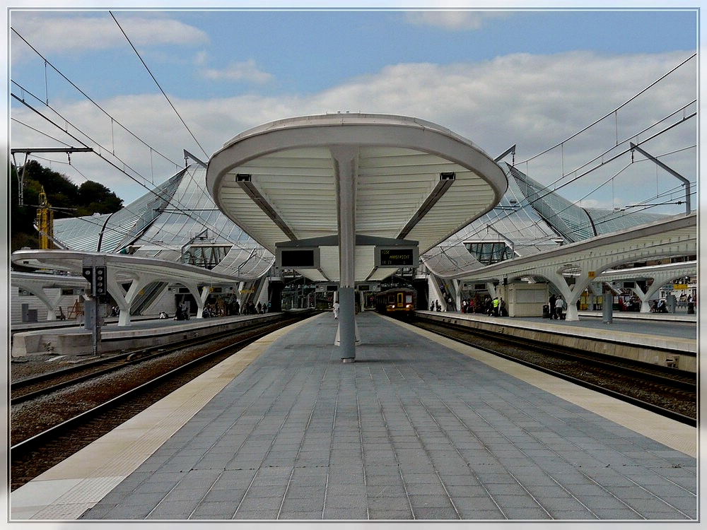 The station Liège Guillemins seen from the platform 5/6 on August 30th, 2009.