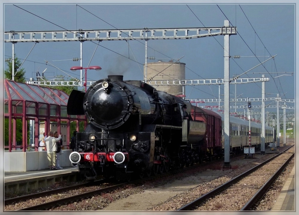 The steam engine 5519 is arriving with a special train in Wasserbillig on May 22nd, 2011.