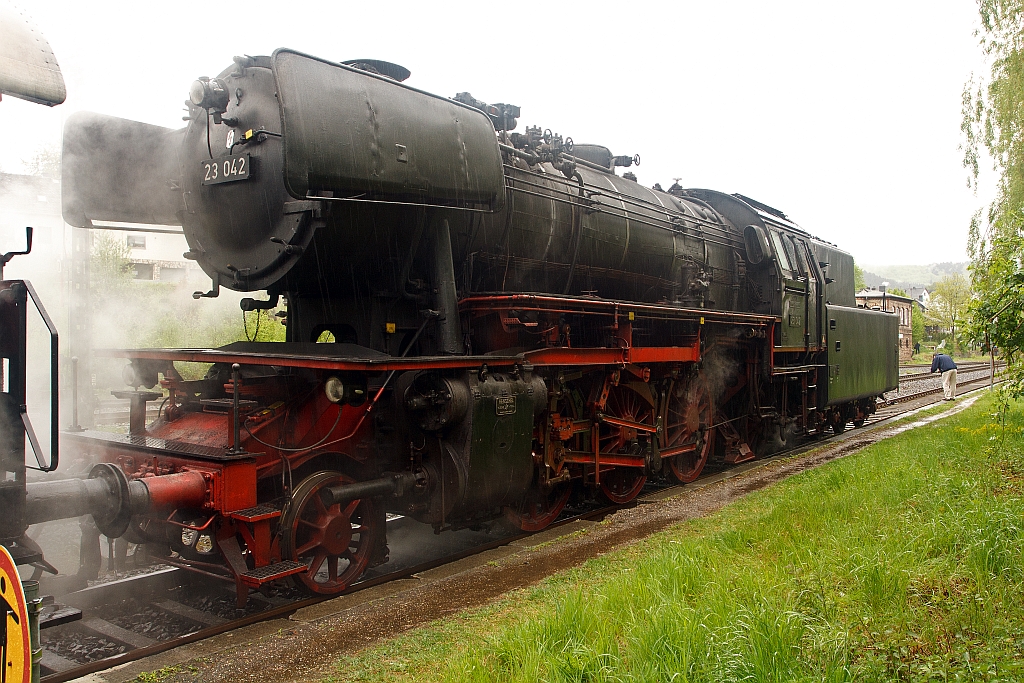 The steam locomotive 23 042 of the Railway Museum in Darmstadt-Kranichstein. Is on 05.06.2012 tender advance in the Herdorf station. 
This new construction locomotive was 1554 by Henschel & Sohn, of Kassel built under the serial number 28542nd. 
Of the class 23 locomotives were total 105 built. The final from Jung at Kirchen/Sieg in 1959, this was also the last new construction locomotive of the DB.