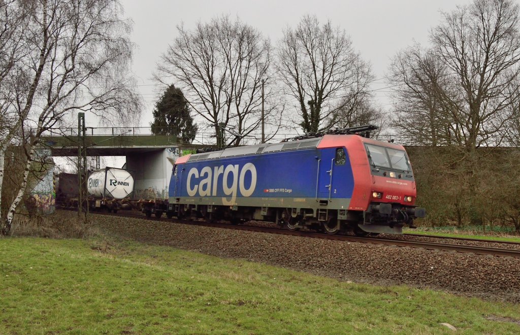 The swiss electricle locomotive class 482 003-1 had just passes the tramwaybridge in Osterath near Dsseldorf with it's containertrain southwards. 23rd os march 2013