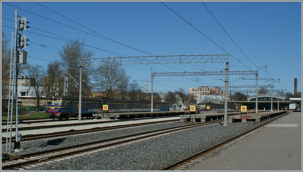 The Tallinn Main Station with the Elektriraudtee 2108 and 2402. 
01. 05.2012