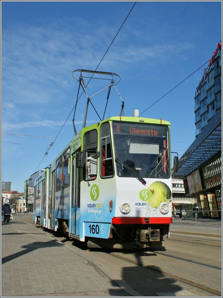 The Tatra tram 160 on the service line 4 to lemiste by the stop on the Viru Square.. 06.05.2012