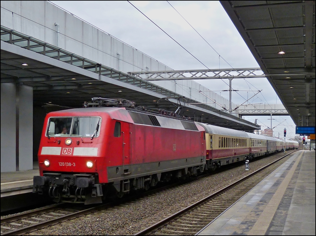 The TEE Rheingold is running through the station Berlin Sdkreuz on December 29th, 2012.