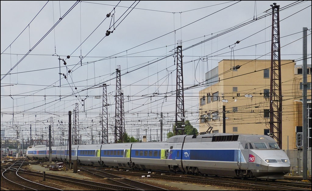 The TGV Atlantique/Réseau unit N° 4520 is entering into the station Bruxelles Midi on June 25th, 2012.