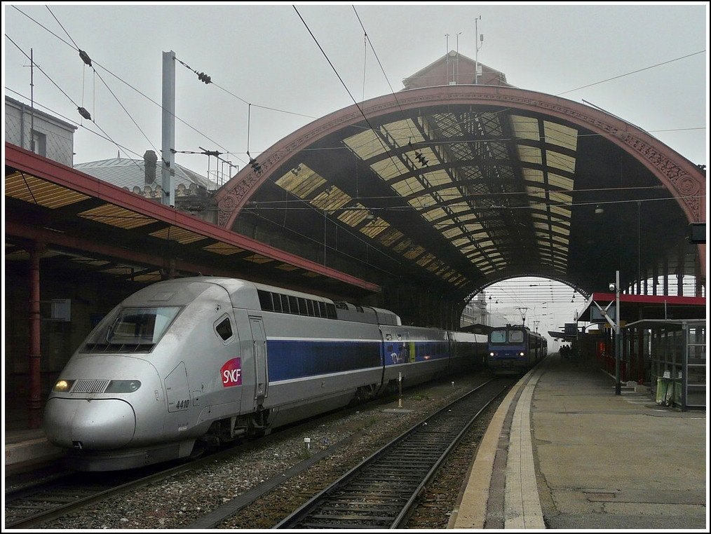 The TGV POS unit 4410 is waiting for passengers in Strasbourg on October 29th, 2011.
