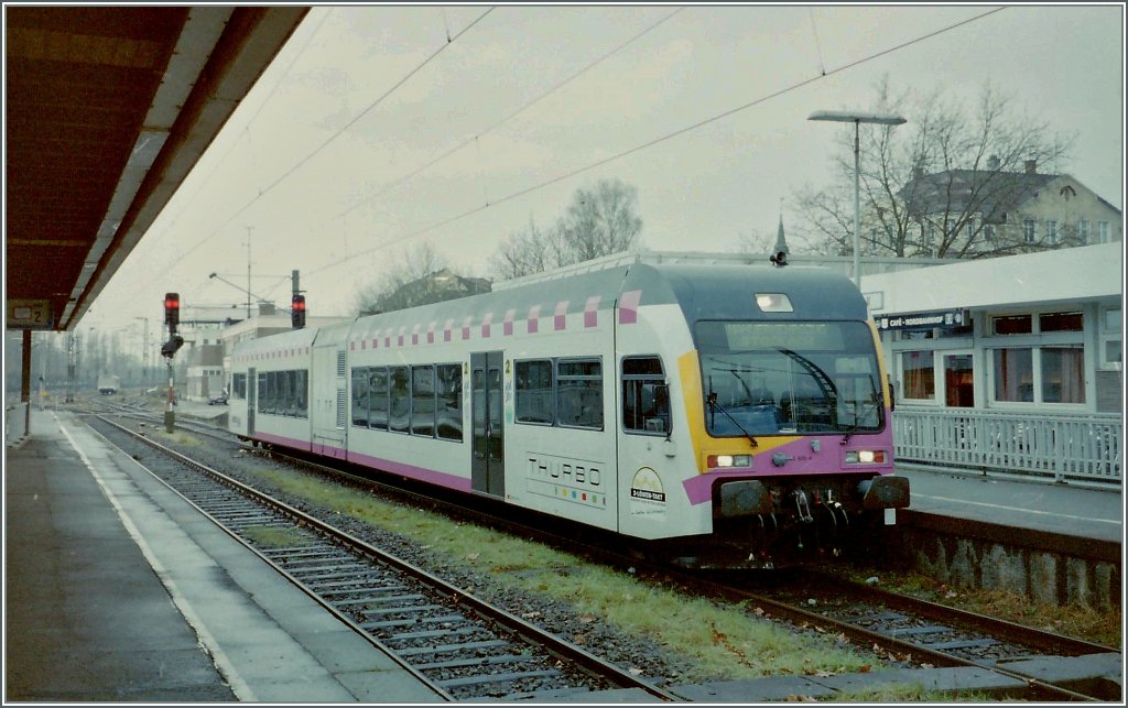The Thurbo Bm 596 623-4  Seehsle  on a rain day in Radolfszell. 
Winter 1995.