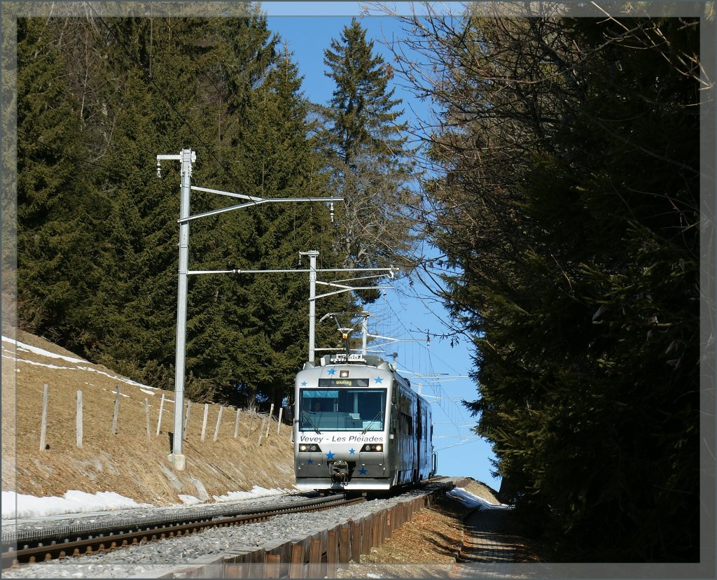 The  Train des Etoiles  Beh 2/4 N 72 with Bt between Les Pleiades and Lally on the way to Blonay.
31.01.2011