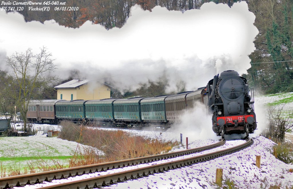 the  Train of the Epiphany 2010  awarded to FS.741.120, here she tackles the journey Firenze SMN / San Piero a Sieve near Vicchio (FI)