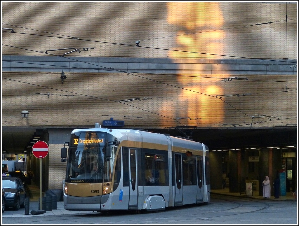 The tram N 3093 is leaving the stop Bruxelles Midi in the evening of June 22nd, 2012.