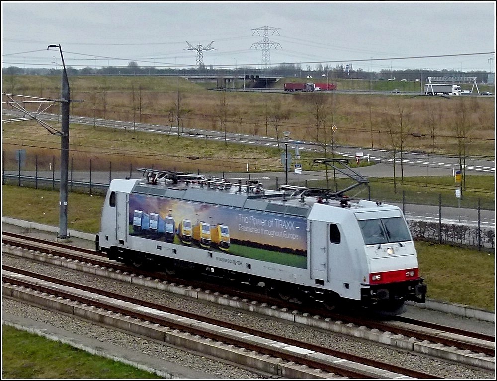 The TRAXX E 186 240 is running alone on the high speed track in Lage Zwaluwe on March 10th, 2011.
