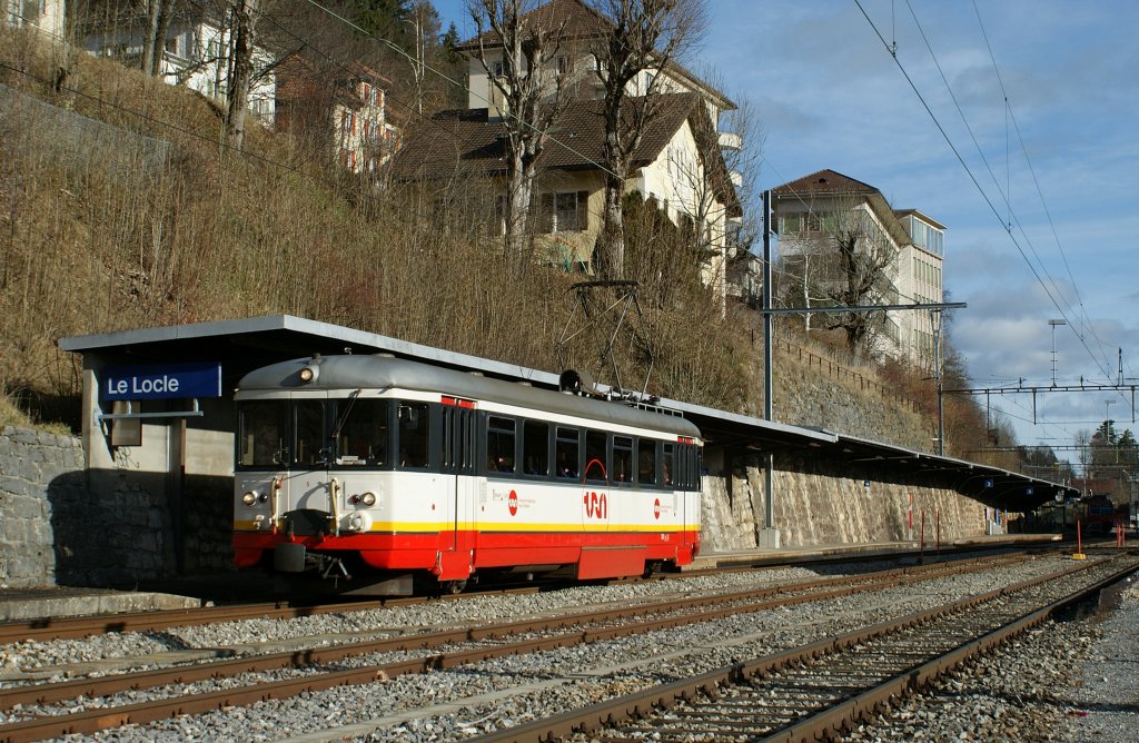 The TRN/cmn BDe 4/4  N 5 is leaving the Le Locle station. 
28.11.2009