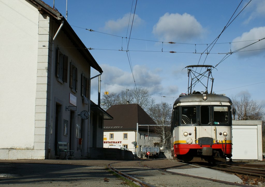 The TRN/cmn BDe 4/4 N 5 in Les Brenets.
28.11.2009