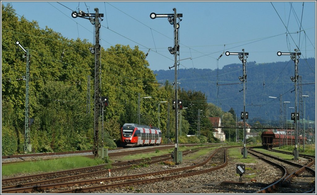 The Vorarlberger S-Bahn in Lindau Reutin on the way to Bregenz. 
21.09.2011