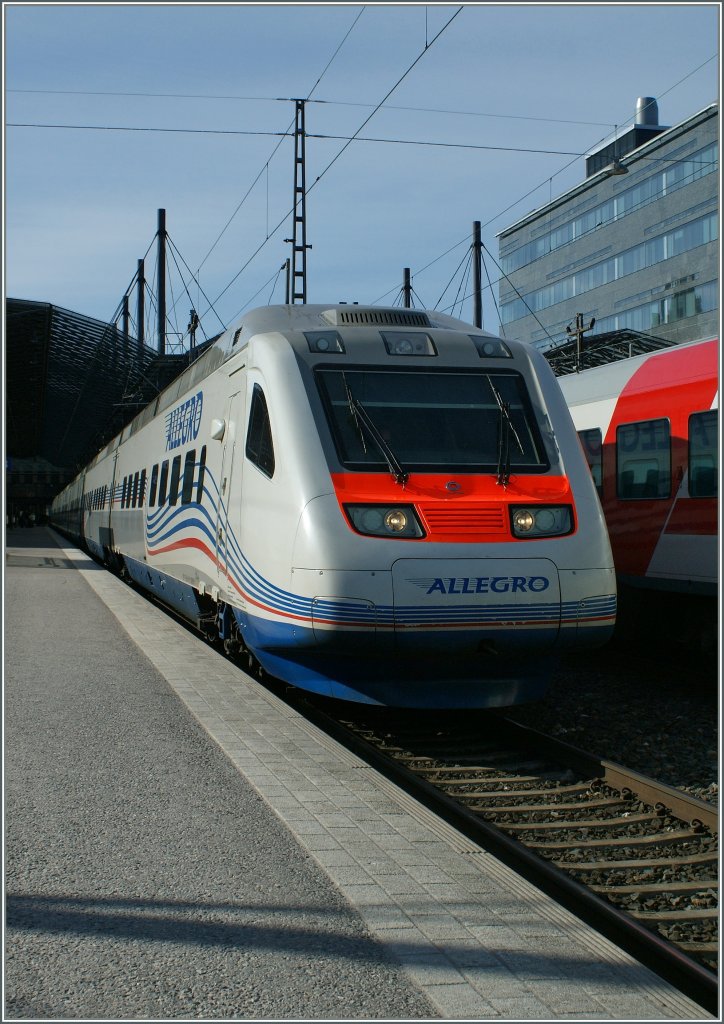 The VR Sm6  Allegro  to Sant Petersburg in Helsinki. 
30.04.2012