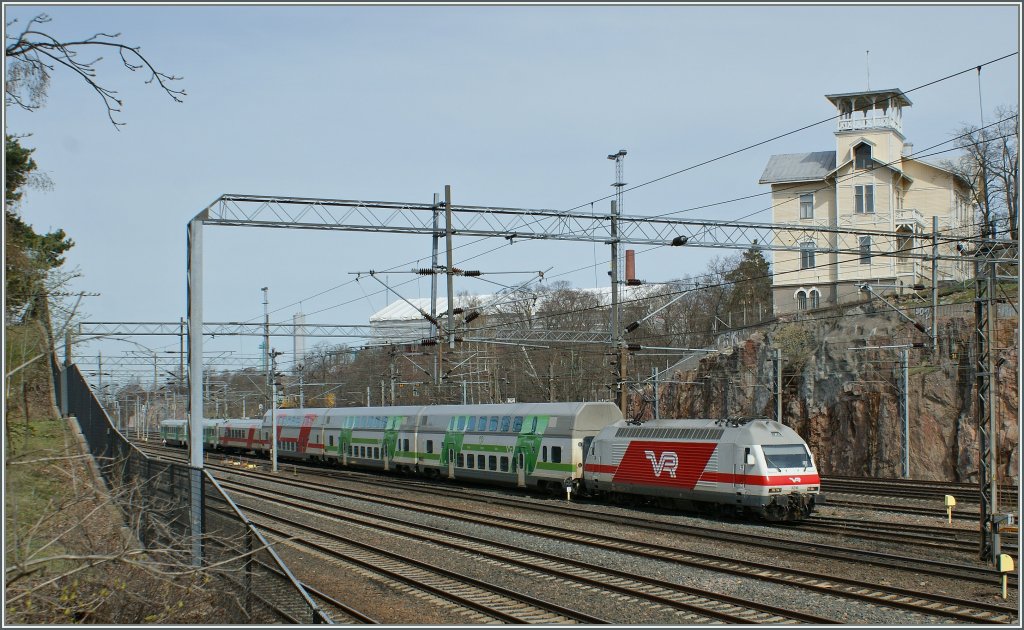 The VR Sr2 3216 with an IC is approaching Helsinki. 
30.04.2012