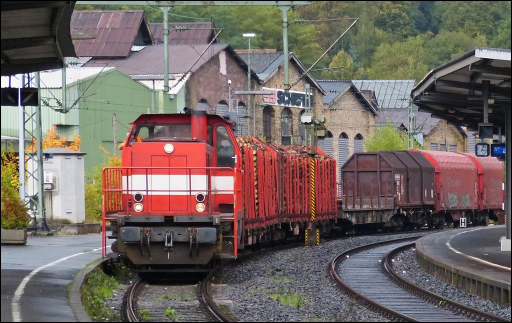 The WEBA 211 177-1 is hauling a goods train through the station of Betzdorf (Sieg) on October 12th, 2012.