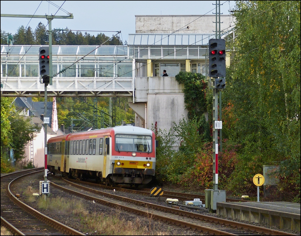 The WEBA (Westerwaldbahn) 928 477-4 is entering into the station of Betzdorf (Sieg) on October 13th, 2012.