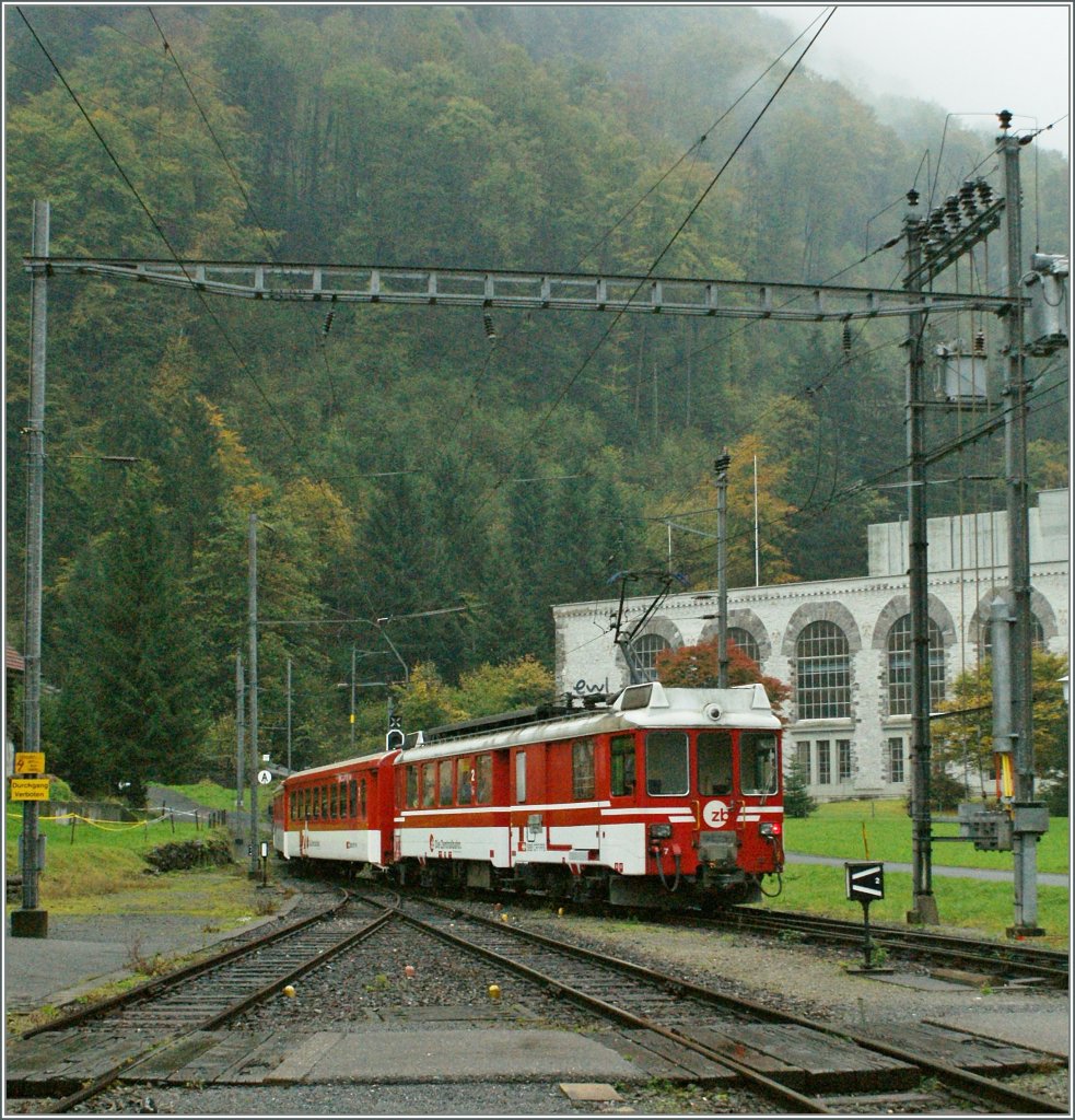 The zb / LSE IR 3662 in the Obermatt Station. 
18.10.2010