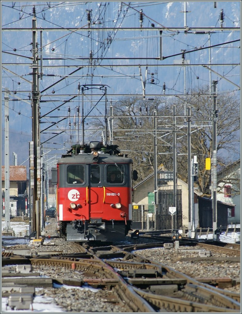 The  zb  De 110 021-3 in Meiringen.
05.02.2011