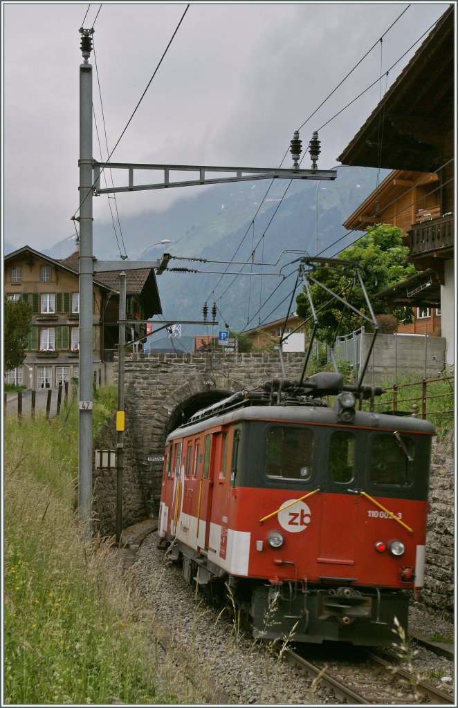 The  Zentralbahn  De 110 002-3 by Brienz. 
01.06.2012